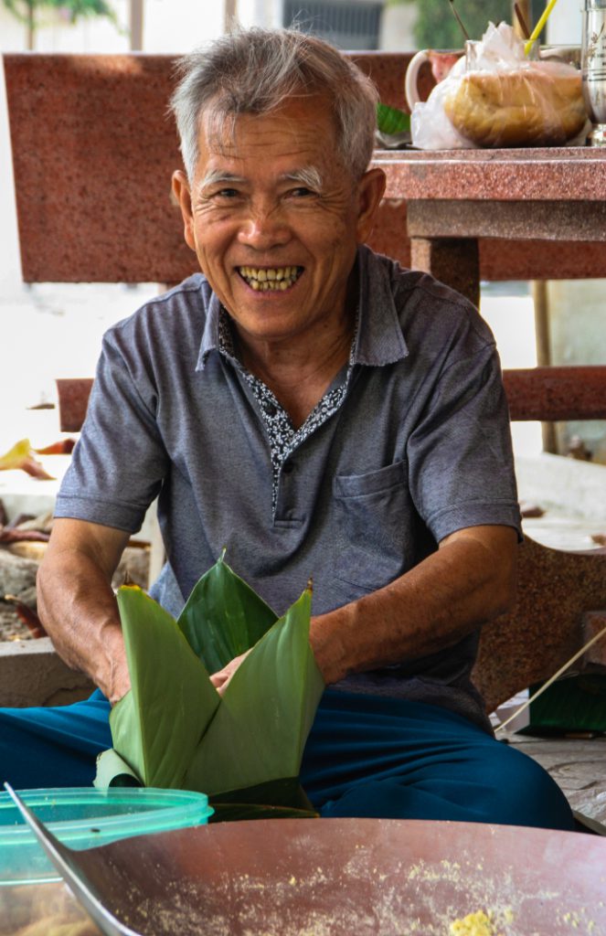 Gói Bánh trưng ngày tết nguyên đán  Ẩm Thực Tết Nguyên Đán