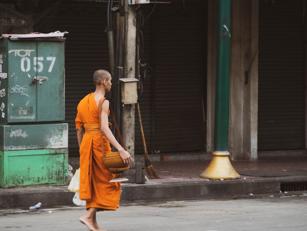 lễ khất thực Tak Bak