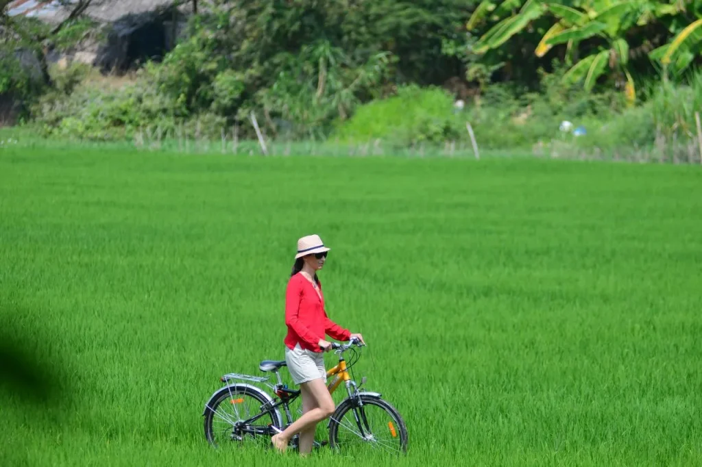 Hành trình xe đạp khám phá đồng bằng sông Cửu Long File name: Victoria_Nui-Sam_Guest-Experiences_Biking_PA.webp