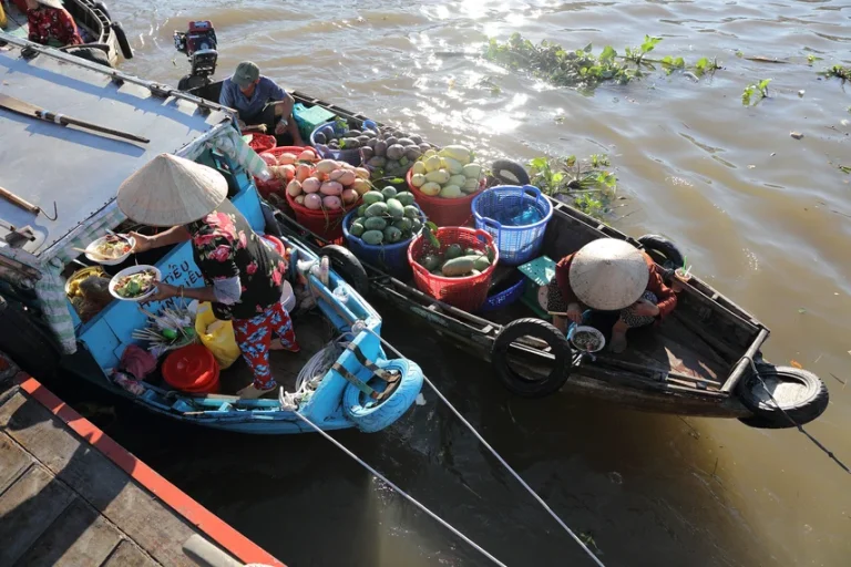Khám Phá Chợ Nổi Cái Răng File name: Cruising-the-Cai-Rang-Floating-market-4.webp